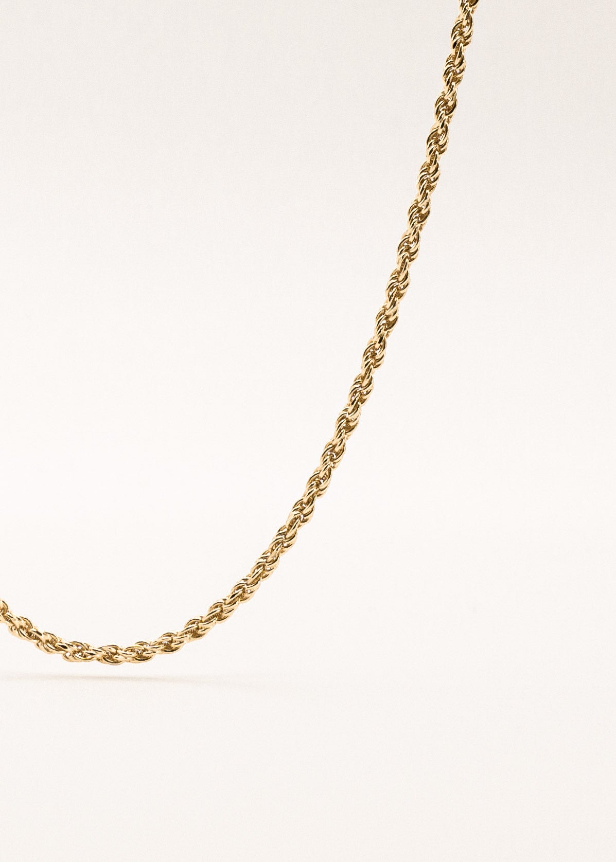 Twistchain Kette ist eine 18 Karat vergoldete 925 Sterlingsilber Gliederkette die Größenverstellbar ist von Mobijou